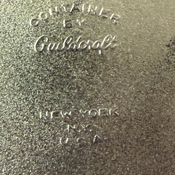 Vintage MCM Guildcraft Tin Container Round  New York USA ~ White w/ Gold Leaves - Picture 4 of 7